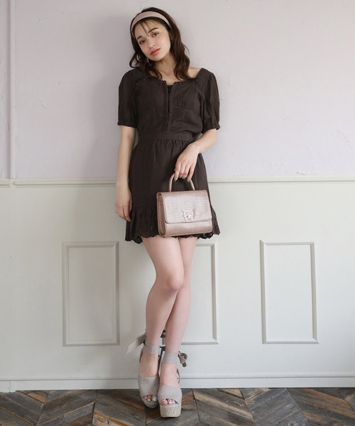 one after another NICE CLAUP（ワンアフターアナザーナイスクラップ）の「バタフライスクエアバッグ（ショルダーバッグ・レディース・ブラウン/ベージュ/ゴールド・FREE）」の6枚目の写真