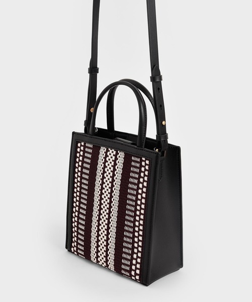CHARLES & KEITH(チャールズ & キース)の「ウーベンダブルハンドル トートバッグ / Woven Double Handle Tote Bag(トートバッグ・レディース・ブラック/カーキ/ブルーグリーン/イエロー・M)」の6枚目の写真