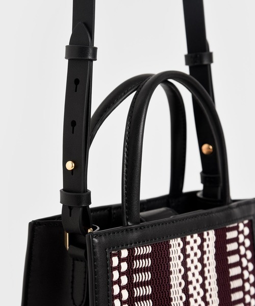 CHARLES & KEITH(チャールズ & キース)の「ウーベンダブルハンドル トートバッグ / Woven Double Handle Tote Bag(トートバッグ・レディース・ブラック/カーキ/ブルーグリーン/イエロー・M)」の10枚目の写真