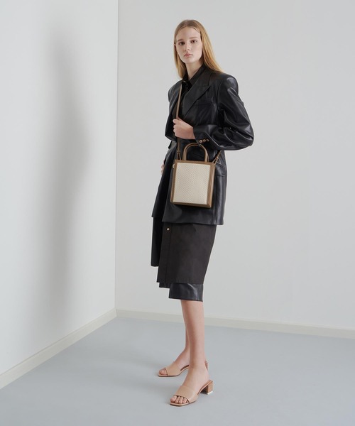 CHARLES & KEITH(チャールズ & キース)の「ウーベンダブルハンドル トートバッグ / Woven Double Handle Tote Bag(トートバッグ・レディース・ブラック/カーキ/ブルーグリーン/イエロー・M)」の16枚目の写真