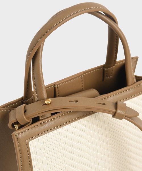 CHARLES & KEITH(チャールズ & キース)の「ウーベンダブルハンドル トートバッグ / Woven Double Handle Tote Bag(トートバッグ・レディース・ブラック/カーキ/ブルーグリーン/イエロー・M)」の17枚目の写真