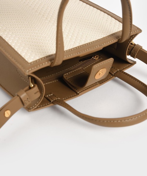 CHARLES & KEITH(チャールズ & キース)の「ウーベンダブルハンドル トートバッグ / Woven Double Handle Tote Bag(トートバッグ・レディース・ブラック/カーキ/ブルーグリーン/イエロー・M)」の18枚目の写真