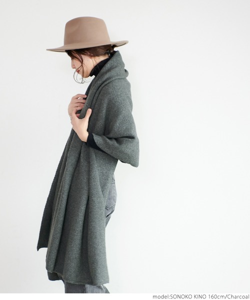 coca（coca）（コカ）の「着られるブランケットニットショール（ストール/ショール・レディース・チャコールグレー/グレー/ベージュ/ブラック・ONE SIZE）」の12枚目の写真