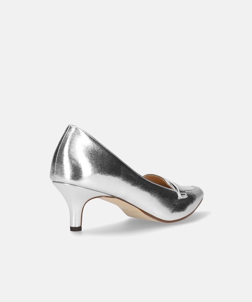 MAMIAN（マミアン）の「ローファースタイル パンプス (5.0cmヒール)（パンプス・レディース・ブラック/シルバー/ブラック系その他/パイソン/キャメル/グレイッシュベージュ/ベージュ系その他/ブラウン・22.5cm/23.5cm/24.5cm/23.0cm/24.0cm/25.0cm）」の12枚目の写真