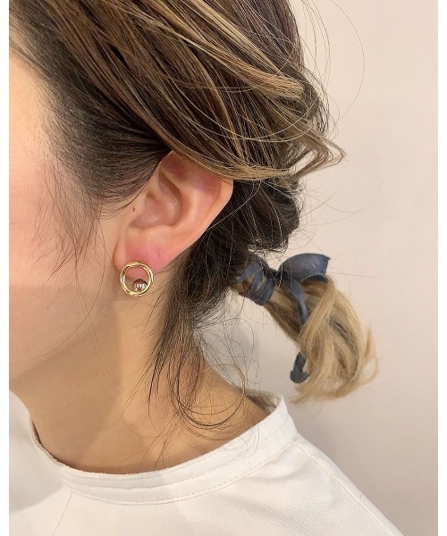 mou（モウ）の「ポストボールサークルピアス（ピアス（両耳用）・レディース・シルバー/ゴールド・FREE）」の3枚目の写真