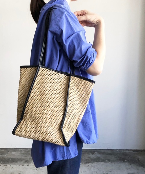 AT CREATION(アットクリエイション)の「EM:AT CREATIONコンビ A4 軽量トート(トートバッグ・レディース・ブラック/サックスブルー/モカ/キャメル/グレイッシュベージュ・FREE)」の2枚目の写真
