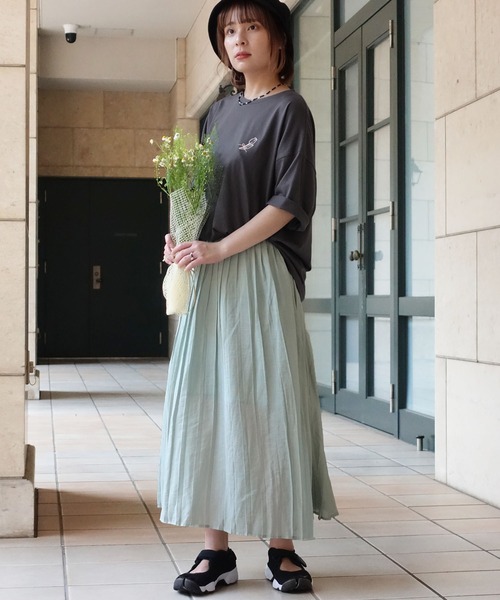 anown（アノン）の「オーバーサイズ 花刺繍 バックイラストプリント 半袖カットソー Tシャツ【イラストレーターden×anown 限定コラボ】（Tシャツ/カットソー・レディース・ベージュ/オフホワイト/チャコール・FREE）」の16枚目の写真