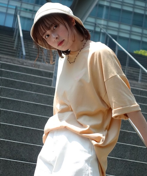 anown（アノン）の「オーバーサイズ 花刺繍 バックイラストプリント 半袖カットソー Tシャツ【イラストレーターden×anown 限定コラボ】（Tシャツ/カットソー・レディース・ベージュ/オフホワイト/チャコール・FREE）」の17枚目の写真