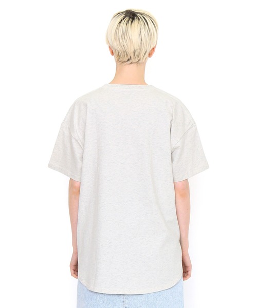 Design Tshirts Store graniph（デザイン　ティーシャツ　ストア　グラニフ）の「プレイングパンダ｜サイドガゼットパターンTシャツ（Tシャツ/カットソー・メンズ・ベージュ系その他・LARGE/MEDIUM/SMALL）」の9枚目の写真