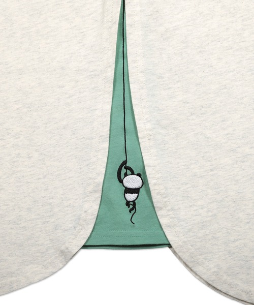 Design Tshirts Store graniph（デザイン　ティーシャツ　ストア　グラニフ）の「プレイングパンダ｜サイドガゼットパターンTシャツ（Tシャツ/カットソー・メンズ・ベージュ系その他・LARGE/MEDIUM/SMALL）」の4枚目の写真