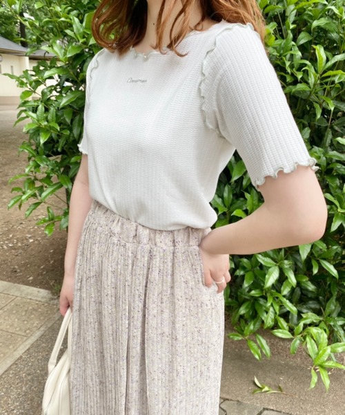 nemne store(ネンネストア)の「風に揺られるメロウ入りテレコ刺繍プルオーバー(Tシャツ/カットソー・レディース・オフホワイト/アイボリー/モカ・フリー)」の5枚目の写真