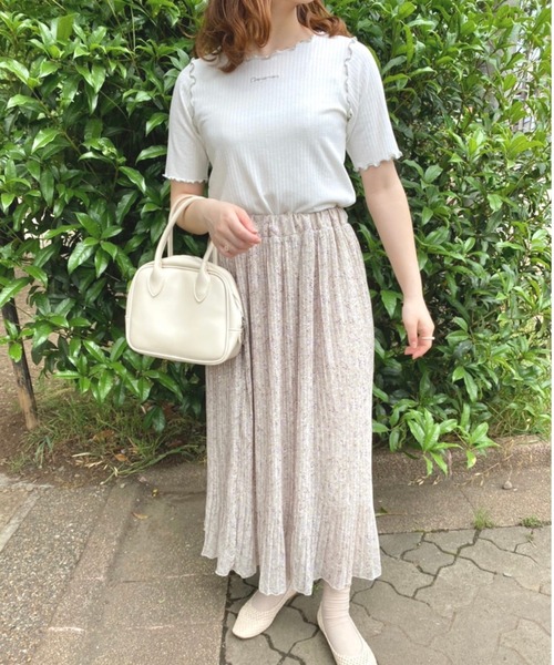 nemne store(ネンネストア)の「風に揺られるメロウ入りテレコ刺繍プルオーバー(Tシャツ/カットソー・レディース・オフホワイト/アイボリー/モカ・フリー)」の13枚目の写真