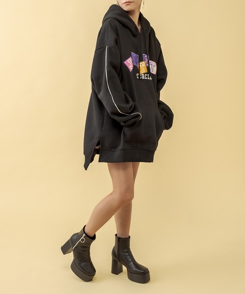 RASVOA（ラスボア）の「パイピングBIGパーカーワンピース（ワンピース・レディース・ブラック/オフホワイト/ブルー・FREE）」の17枚目の写真