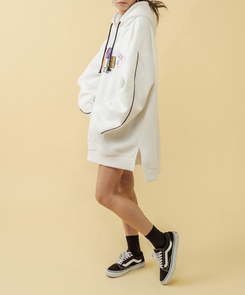 RASVOA（ラスボア）の「パイピングBIGパーカーワンピース（ワンピース・レディース・ブラック/オフホワイト/ブルー・FREE）」の7枚目の写真