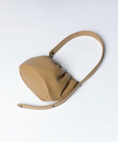 SAMO ONDOH(セイモオンド)の「【SAMO ONDOH】EGG BAG S LAMBSKIN / セイモオンド 巾着 エッグバッグ S ラムスキン(ショルダーバッグ・レディース・ブラック/クリーム/キャメル・FREE)」の4枚目の写真