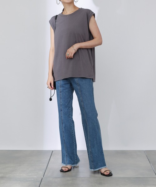 COLONY 2139(コロニートゥーワンスリーナイン)の「【ULTRA HYBRID】USAコットンノースリーブTシャツ(Tシャツ/カットソー・レディース・チャコールグレー/オフホワイト/サックスブルー・LARGE/SMALL/MEDIUM)」の6枚目の写真