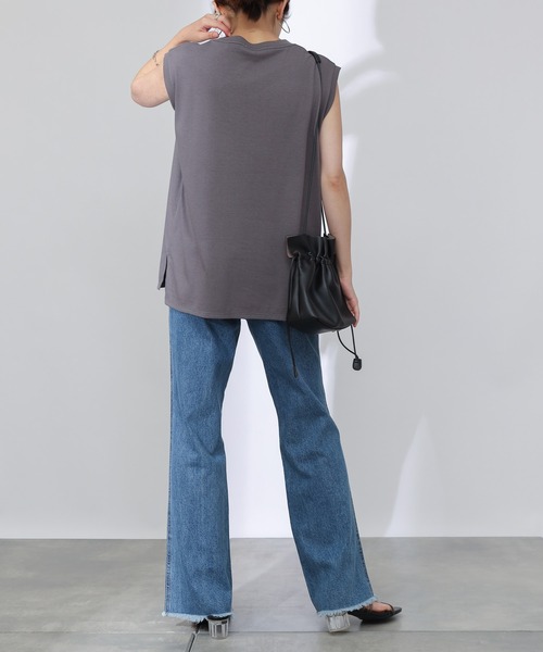 COLONY 2139(コロニートゥーワンスリーナイン)の「【ULTRA HYBRID】USAコットンノースリーブTシャツ(Tシャツ/カットソー・レディース・チャコールグレー/オフホワイト/サックスブルー・LARGE/SMALL/MEDIUM)」の21枚目の写真