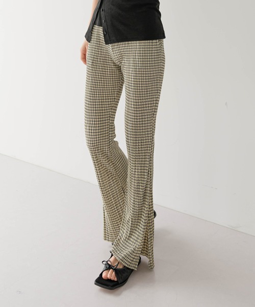 UNE MANSION(ユヌマンション)の「ハウンズトゥースプリーツパンツ(スラックス・レディース・ブラック/イエロー・FREE)」の1枚目の写真