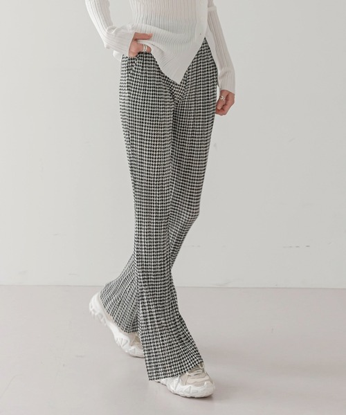 UNE MANSION(ユヌマンション)の「ハウンズトゥースプリーツパンツ(スラックス・レディース・ブラック/イエロー・FREE)」の2枚目の写真