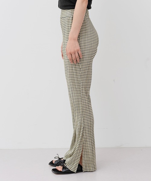 UNE MANSION(ユヌマンション)の「ハウンズトゥースプリーツパンツ(スラックス・レディース・ブラック/イエロー・FREE)」の15枚目の写真