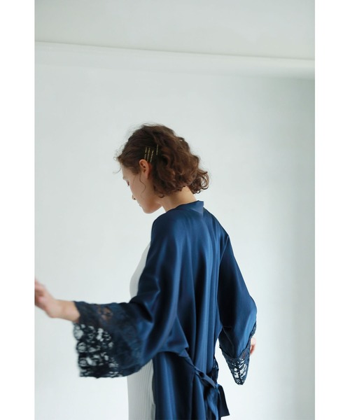 Priv. Spoons Club（プライベートスプーンズクラブ）の「シルクレースロングガウン（カーディガン/ボレロ・レディース・ネイビー/ホワイト・FREE）」の6枚目の写真