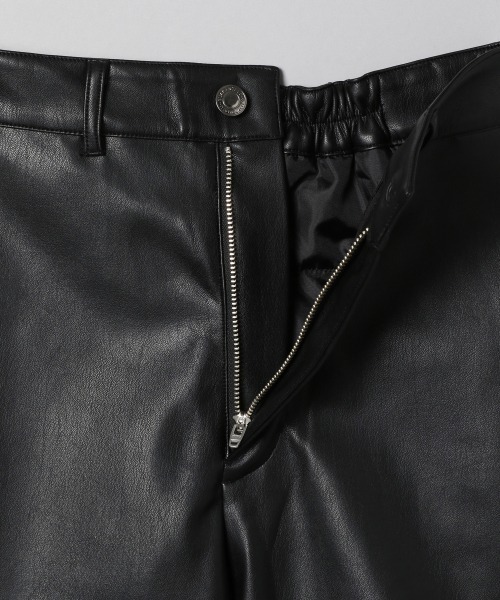 JEANASIS（ジーナシス）の「ビーガンレザースリットショートパンツ/239821（その他パンツ）」 WEAR