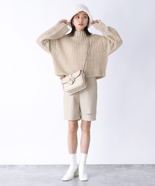 JEANASIS（ジーナシス）の「ビーガンレザースリットショートパンツ/239821（その他パンツ・レディース・ブラック/グレイッシュベージュ/アイボリー・FREE）」の5枚目の写真