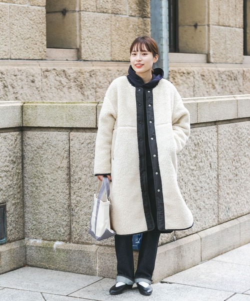 FORK&SPOON（フォークアンドスプーン）の「FORK&SPOON　リバーシブルボアロングコート（ノーカラージャケット・レディース・ホワイト系その他/ブルー系その他・ONE）」の3枚目の写真