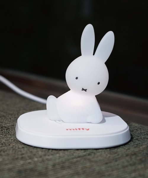 Miffy( ミッフィー)の「チャージ アンド ミッフィー ライト&充電(スマホグッズ・レディース・ホワイト・フリー)」の2枚目の写真