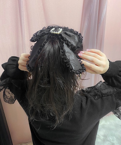 ROJITA（ロジータ）の「フェイクレザーBIGリボンバレッタ（バレッタ/ヘアクリップ・レディース・ブラック系その他・FREE）」の3枚目の写真