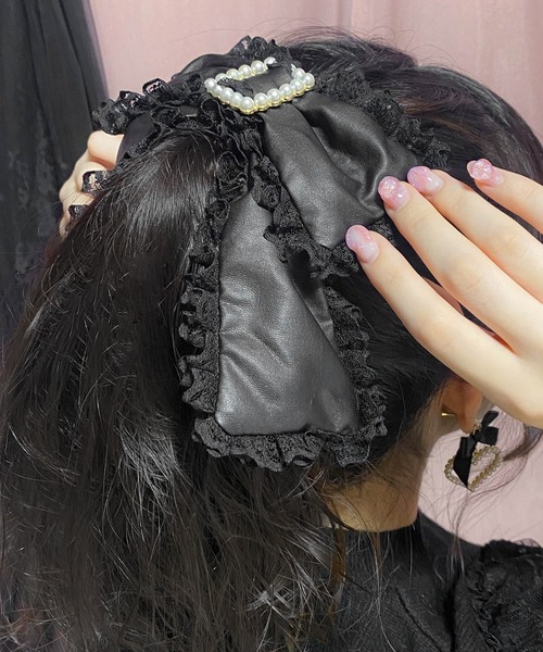 ROJITA（ロジータ）の「フェイクレザーBIGリボンバレッタ（バレッタ/ヘアクリップ・レディース・ブラック系その他・FREE）」の5枚目の写真