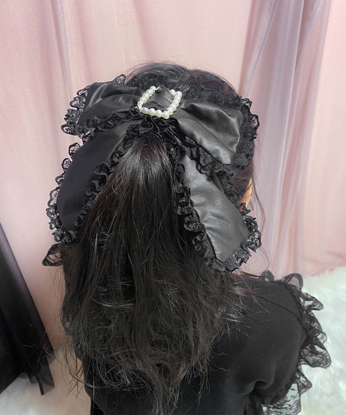 ROJITA（ロジータ）の「フェイクレザーBIGリボンバレッタ（バレッタ/ヘアクリップ・レディース・ブラック系その他・FREE）」の6枚目の写真