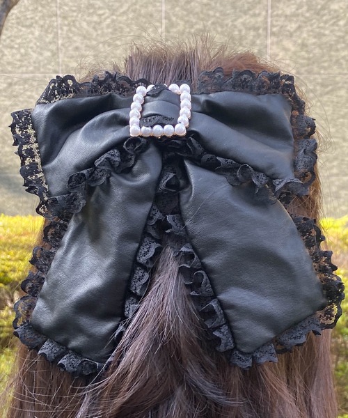 ROJITA（ロジータ）の「フェイクレザーBIGリボンバレッタ（バレッタ/ヘアクリップ・レディース・ブラック系その他・FREE）」の7枚目の写真