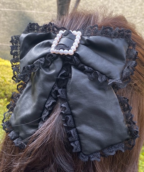 ROJITA（ロジータ）の「フェイクレザーBIGリボンバレッタ（バレッタ/ヘアクリップ・レディース・ブラック系その他・FREE）」の8枚目の写真