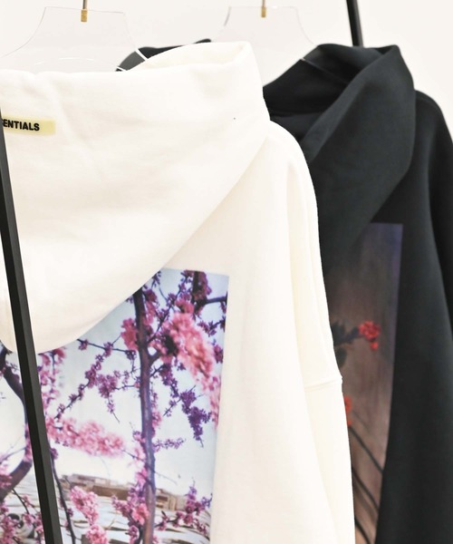 FOG ESSENTIALS(エフオージーエッセンシャルズ)の「FOG ESSENTIALS エフオージー エッセンシャルズ バックフォトプリント プルパーカー(パーカー・メンズ・ブラック/ホワイト・M/XL/L)」の17枚目の写真
