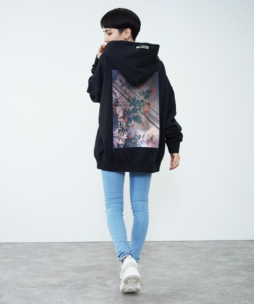 FOG ESSENTIALS(エフオージーエッセンシャルズ)の「FOG ESSENTIALS エフオージー エッセンシャルズ バックフォトプリント プルパーカー(パーカー・メンズ・ブラック/ホワイト・M/XL/L)」の21枚目の写真
