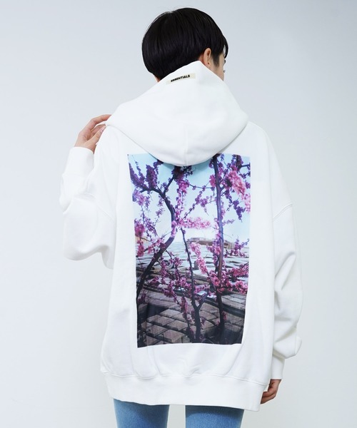 FOG ESSENTIALS(エフオージーエッセンシャルズ)の「FOG ESSENTIALS エフオージー エッセンシャルズ バックフォトプリント プルパーカー(パーカー・メンズ・ブラック/ホワイト・M/XL/L)」の11枚目の写真