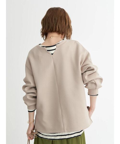 earth music&ecology（アースミュージックアンドエコロジー）の「ダンボールバックスリットネックプルオーバー＊（スウェット・レディース・チャコールグレー/サックスブルー/ピンク/グレイッシュベージュ・FREE）」の9枚目の写真