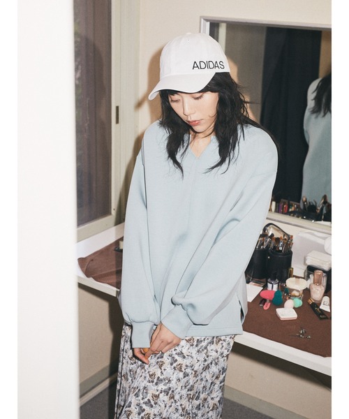 earth music&ecology（アースミュージックアンドエコロジー）の「ダンボールバックスリットネックプルオーバー＊（スウェット・レディース・チャコールグレー/サックスブルー/ピンク/グレイッシュベージュ・FREE）」の5枚目の写真