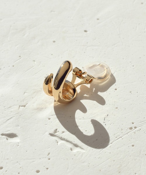 GOLDY（ゴールディ）の「クロウ シェイプ メタル イヤリング（イヤリング・レディース・ゴールド/シルバー・FREE）」の4枚目の写真