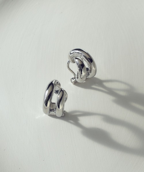 GOLDY（ゴールディ）の「クロウ シェイプ メタル イヤリング（イヤリング・レディース・ゴールド/シルバー・FREE）」の5枚目の写真