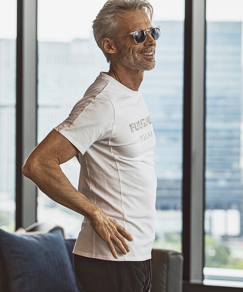 1PIU1UGUALE3 RELAX(ウノピゥウノウグァーレトレ)ランダムラインストーン半袖Tシャツ（Tシャツ/カットソー）｜1PIU1UGUALE3 RELAX （ウノピゥウノウグァーレトレ リラックス）