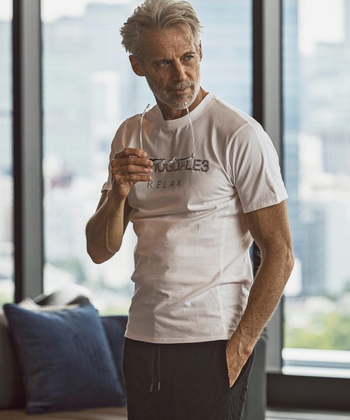 1PIU1UGUALE3 RELAX(ウノピゥウノウグァーレトレ)ランダムラインストーン半袖Tシャツ（Tシャツ/カットソー）｜1PIU1UGUALE3 RELAX （ウノピゥウノウグァーレトレ リラックス）