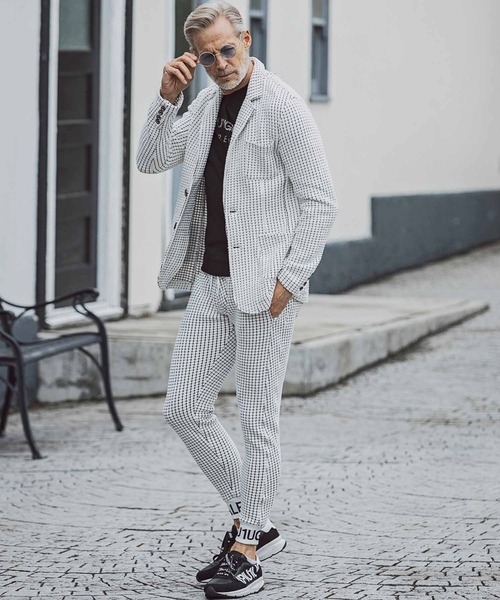 1PIU1UGUALE3 RELAX(ウノピゥウノウグァーレトレ)ランダム刺繍