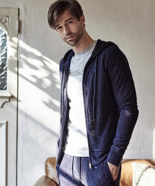 1PIU1UGUALE3 RELAX(ウノピゥウノウグァーレトレ)ランダムラインストーン半袖Tシャツ（Tシャツ/カットソー）｜1PIU1UGUALE3 RELAX （ウノピゥウノウグァーレトレ リラックス）