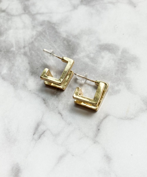 yu-ka(ユーカ)の「YU-KA : ラインキューブピアス / LINE CUBE PIERCE(ピアス(両耳用)・レディース・シルバー/ゴールド・FREE)」の7枚目の写真