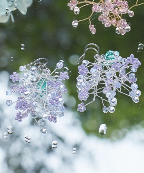 Maison de FLEUR（メゾンドフルール）の「アジサイビーズピアス（ピアス（両耳用）・レディース・ピンク/ブルー・FREE）」の2枚目の写真