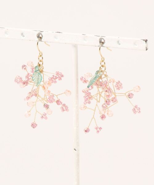 Maison de FLEUR（メゾンドフルール）の「アジサイビーズピアス（ピアス（両耳用）・レディース・ピンク/ブルー・FREE）」の7枚目の写真