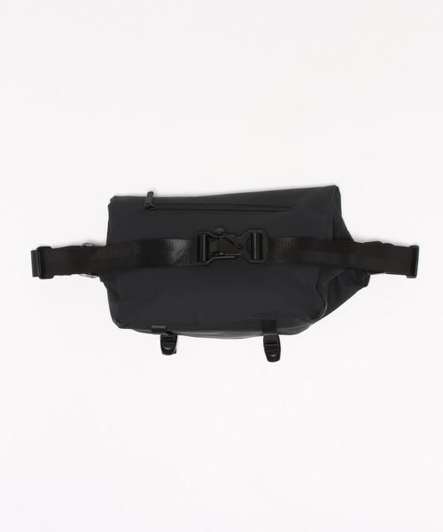 Fun & Daily(ファンアンドデイリー)の「Technical Magnet Shoulder Bag(ショルダーバッグ・メンズ・ブラック・FREE)」の11枚目の写真