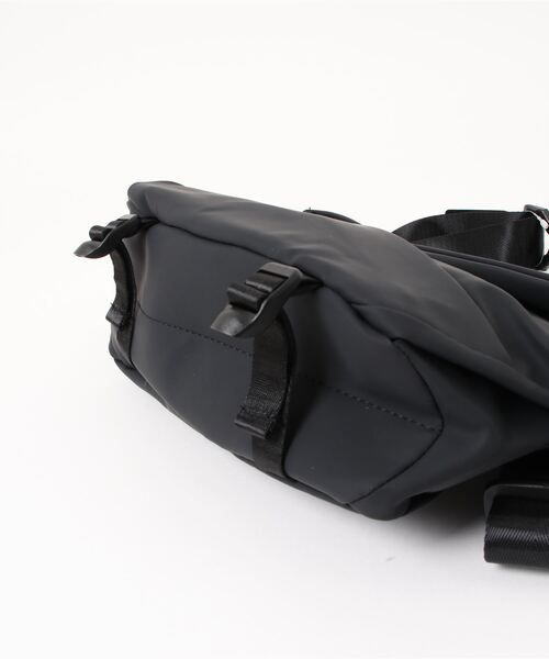 Fun & Daily(ファンアンドデイリー)の「Technical Magnet Shoulder Bag(ショルダーバッグ・メンズ・ブラック・FREE)」の12枚目の写真
